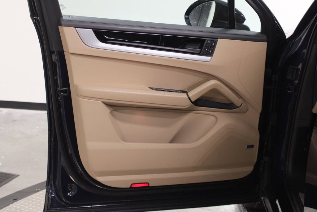 Certified 2024 Porsche Cayenne image 17