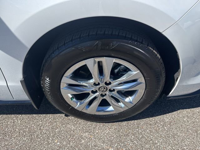 Used 2025 Toyota Sienna Limited image 13