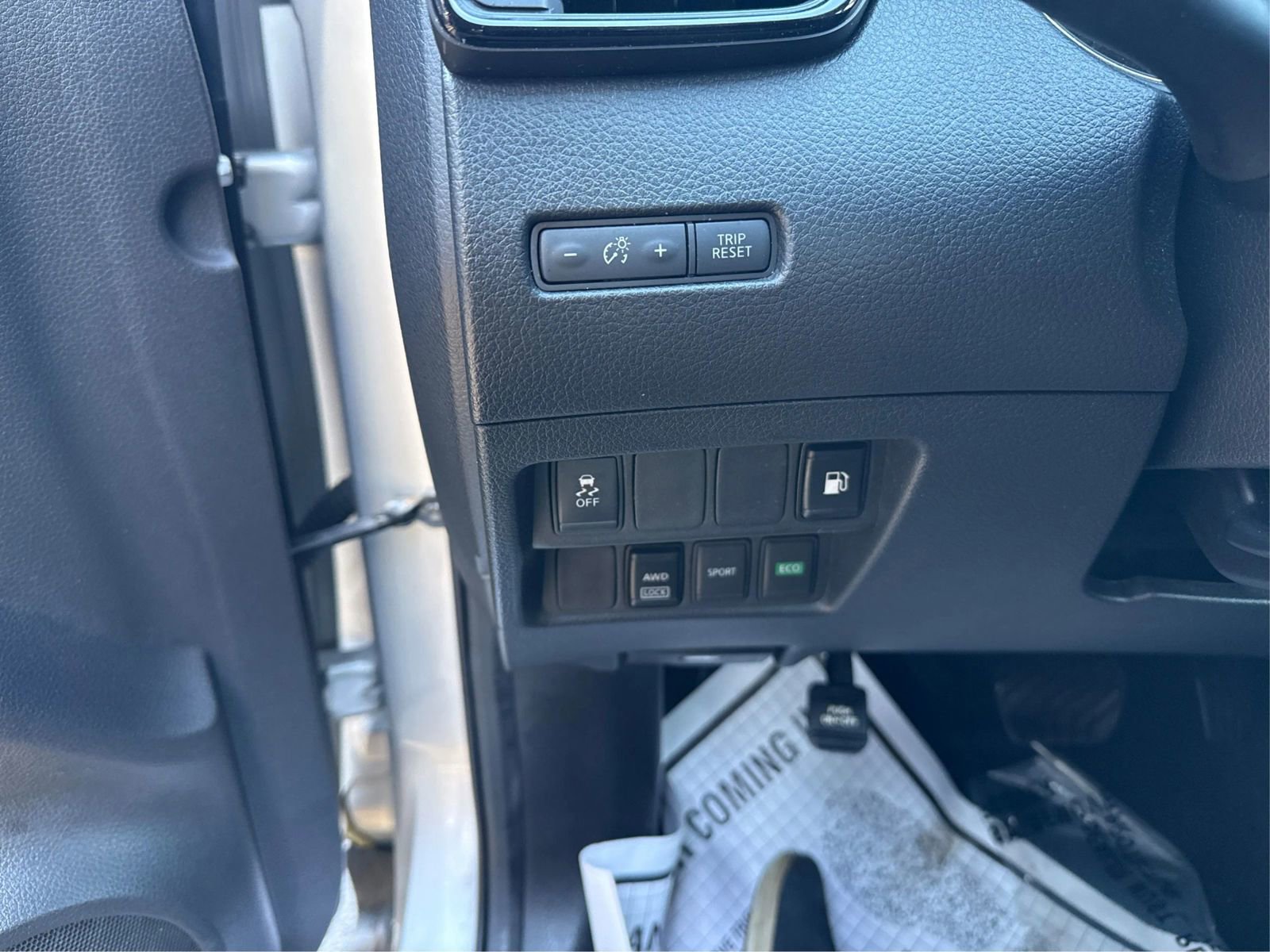Used 2018 Nissan Rogue S image 18