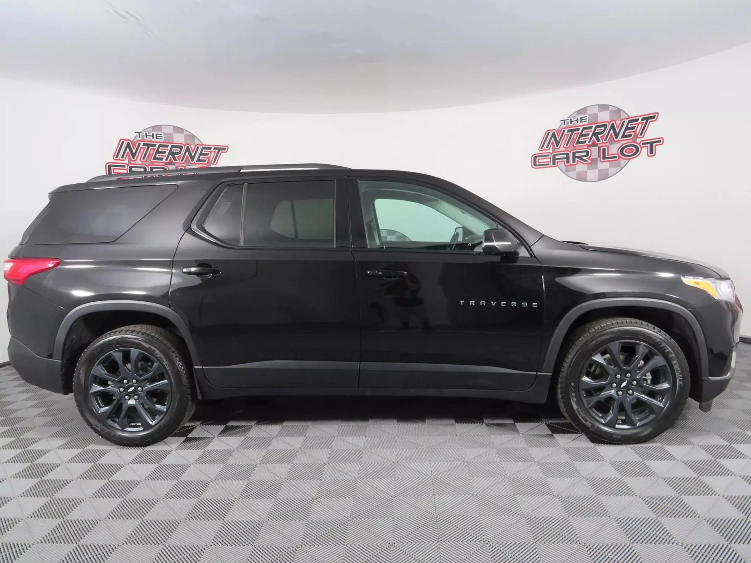 Used 2021 Chevrolet Traverse RS FWD image 8