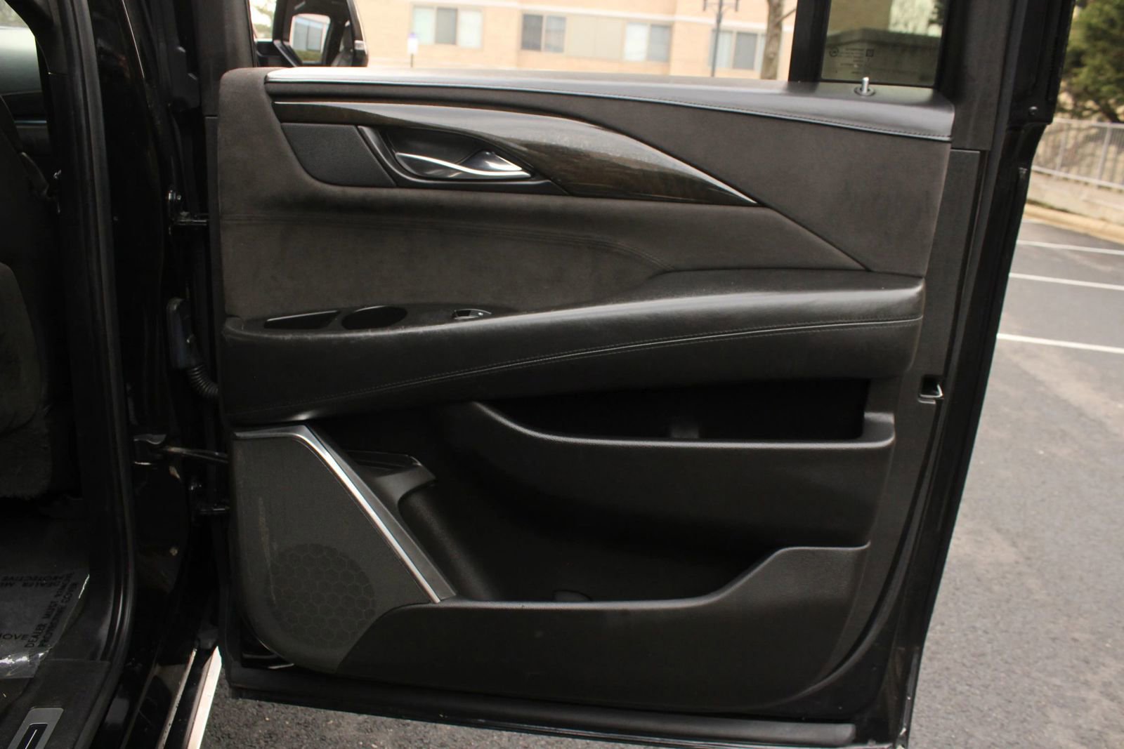 Used 2017 Cadillac Escalade ESV Platinum AWD/4WD image 22