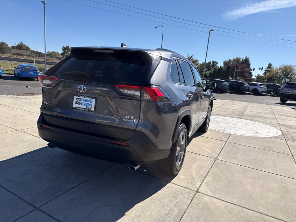 Used 2022 Toyota RAV4 XLE w/ Convenience Package AWD/4WD image 7