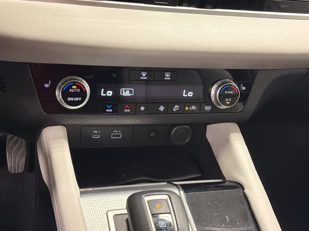 Used 2022 Mitsubishi Outlander SEL AWD/4WD image 34