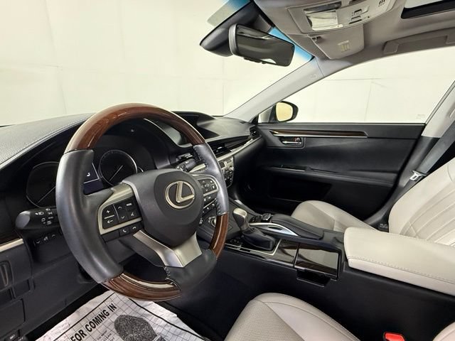 Used 2018 Lexus ES 350 w/ Luxury Package w/Wood Trim FWD image 17