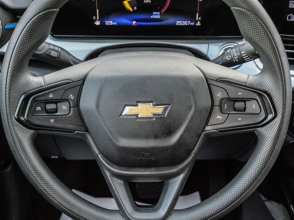 Used 2025 Chevrolet Trax LT FWD image 41