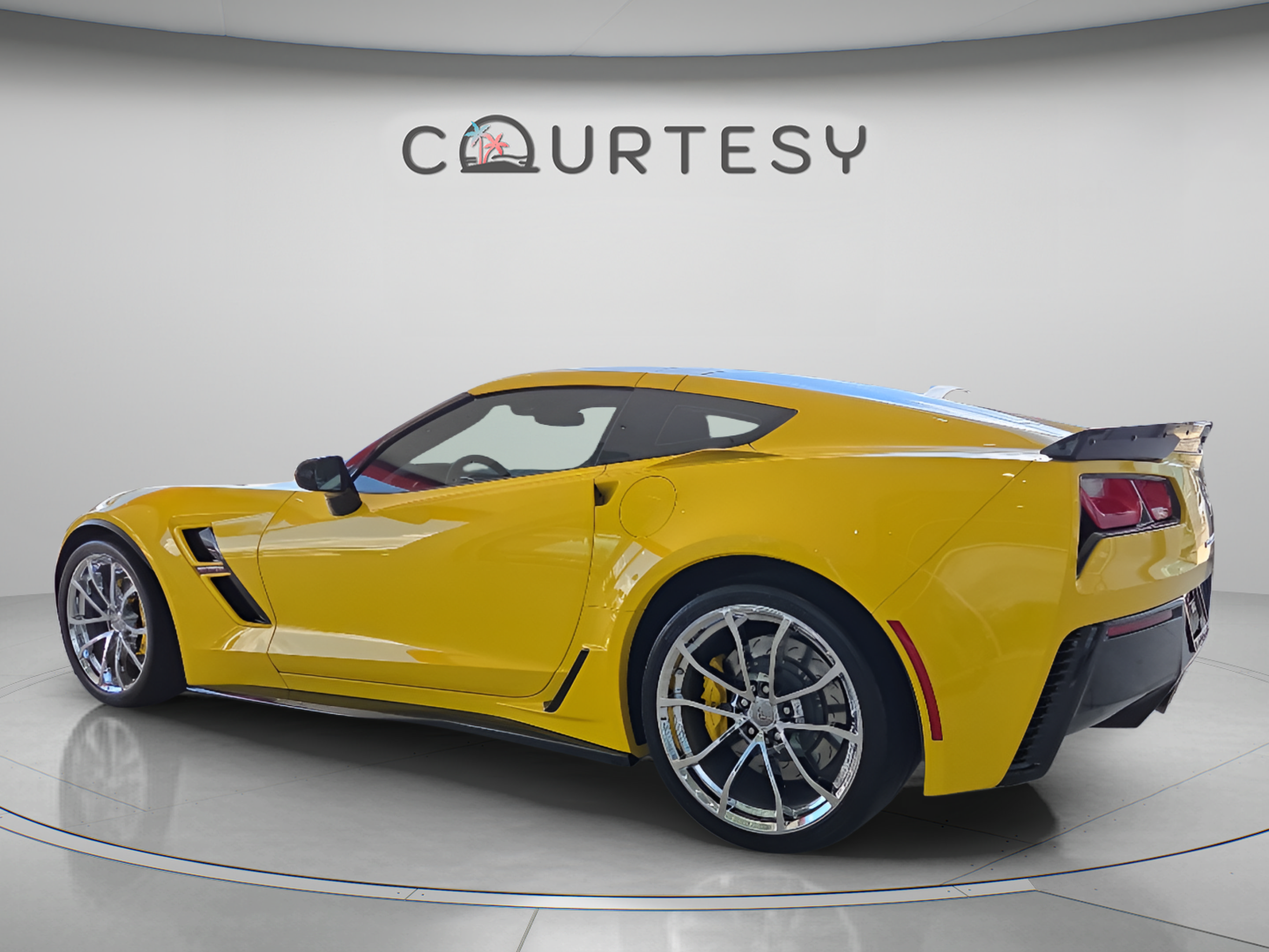 Used 2019 Chevrolet Corvette Grand Sport w/ Carbon Flash Badge Package RWD image 3