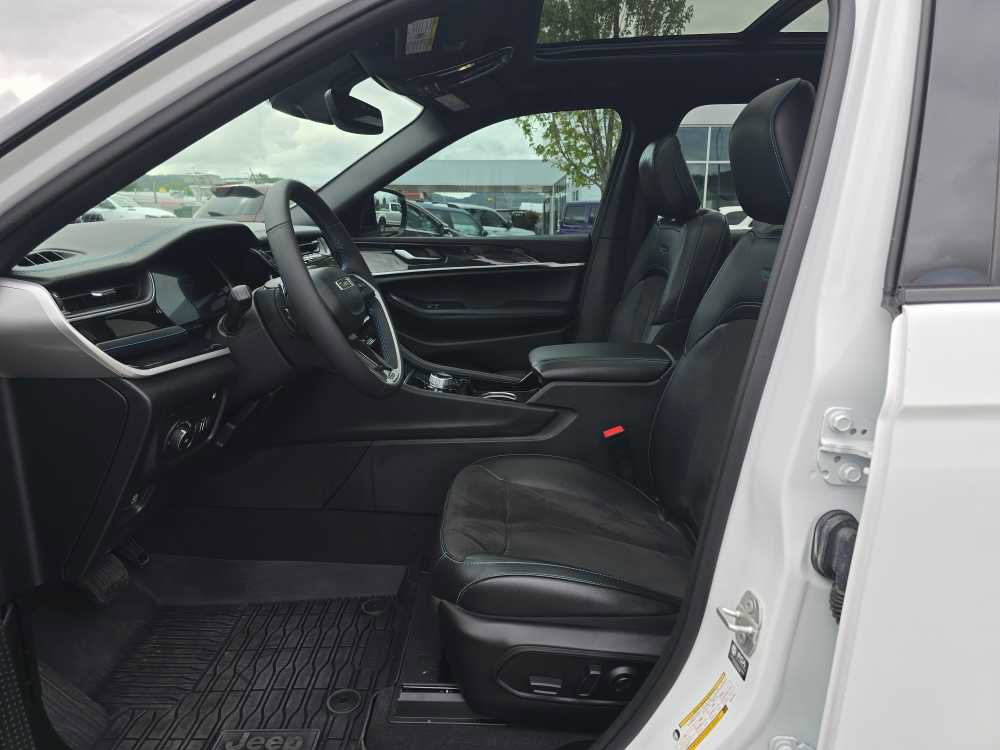 Used 2023 Jeep Grand Cherokee Trailhawk AWD/4WD image 9