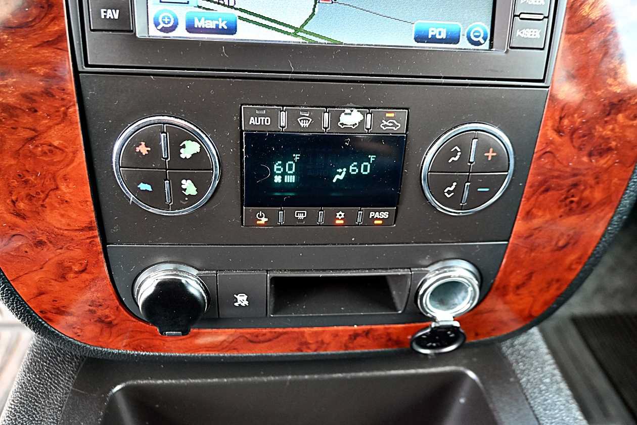 Used 2009 Chevrolet Silverado 2500 LTZ AWD/4WD image 29