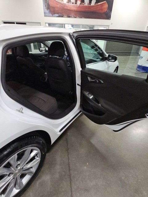 Used 2021 Chevrolet Malibu LT image 34