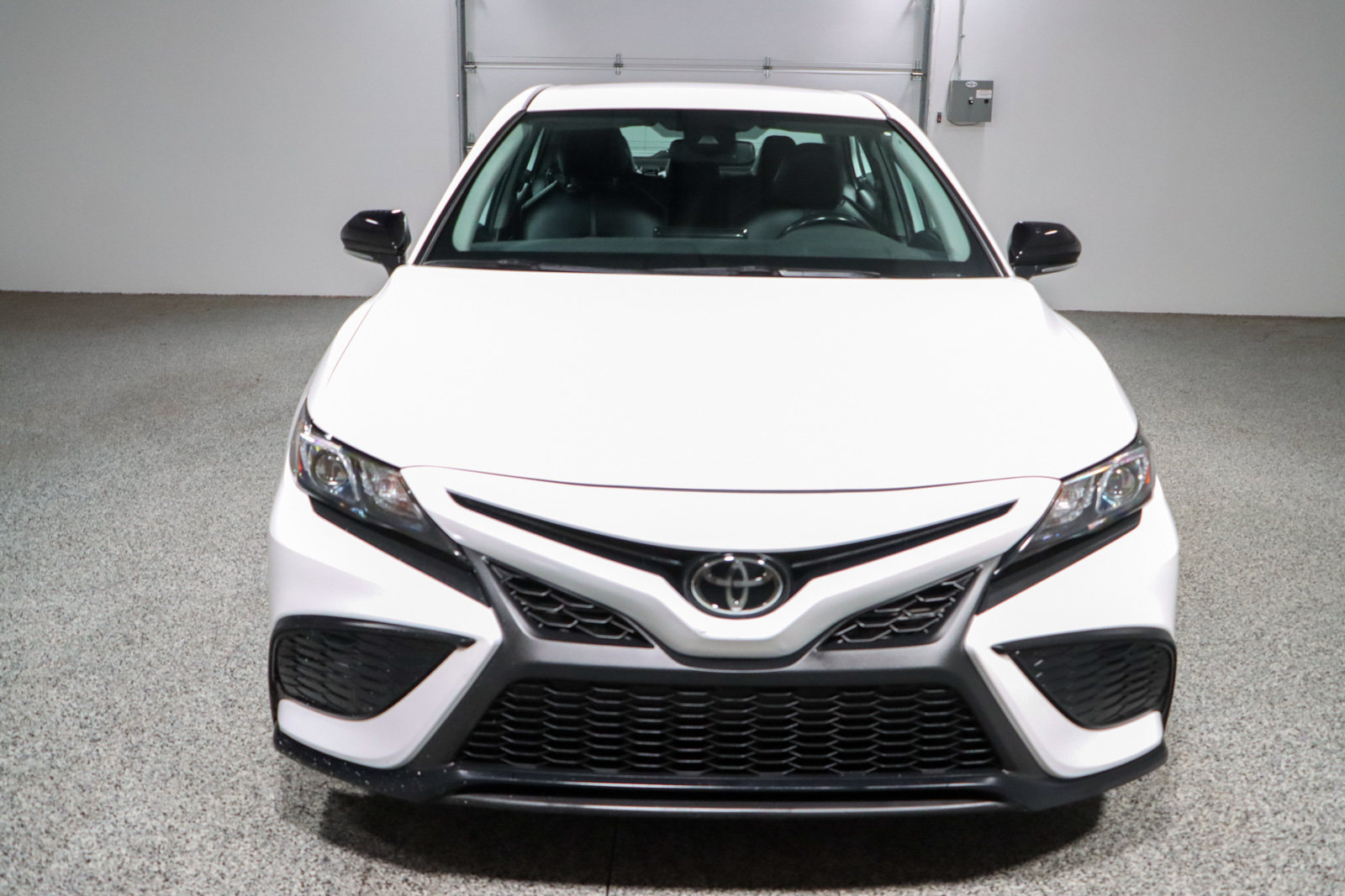 Used 2023 Toyota Camry SE w/ Convenience Package FWD image 4