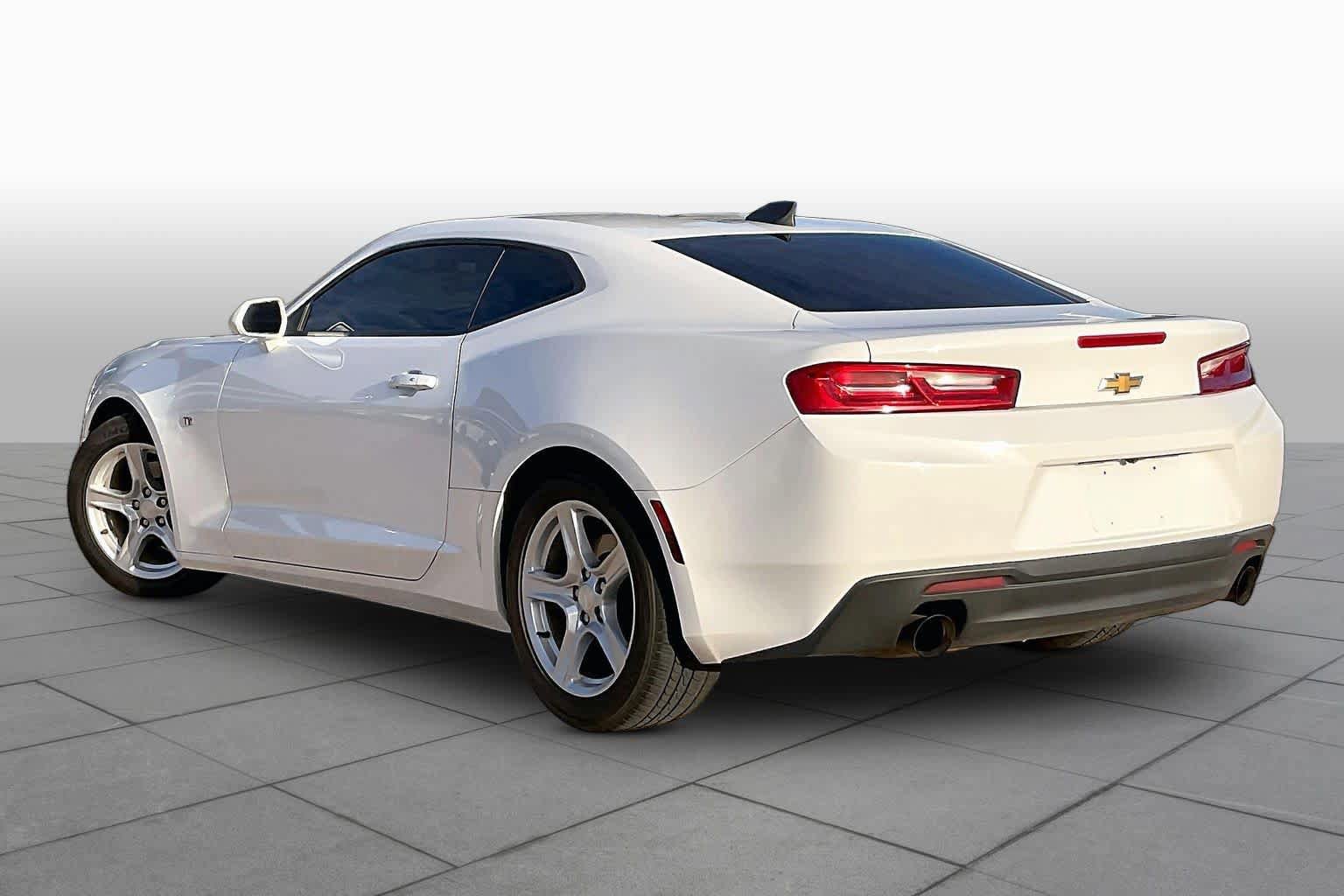 Used 2018 Chevrolet Camaro LT RWD image 13