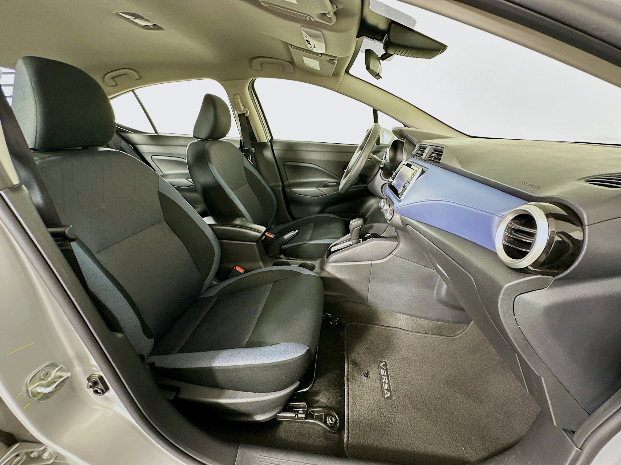 Used 2023 Nissan Versa SV image 29