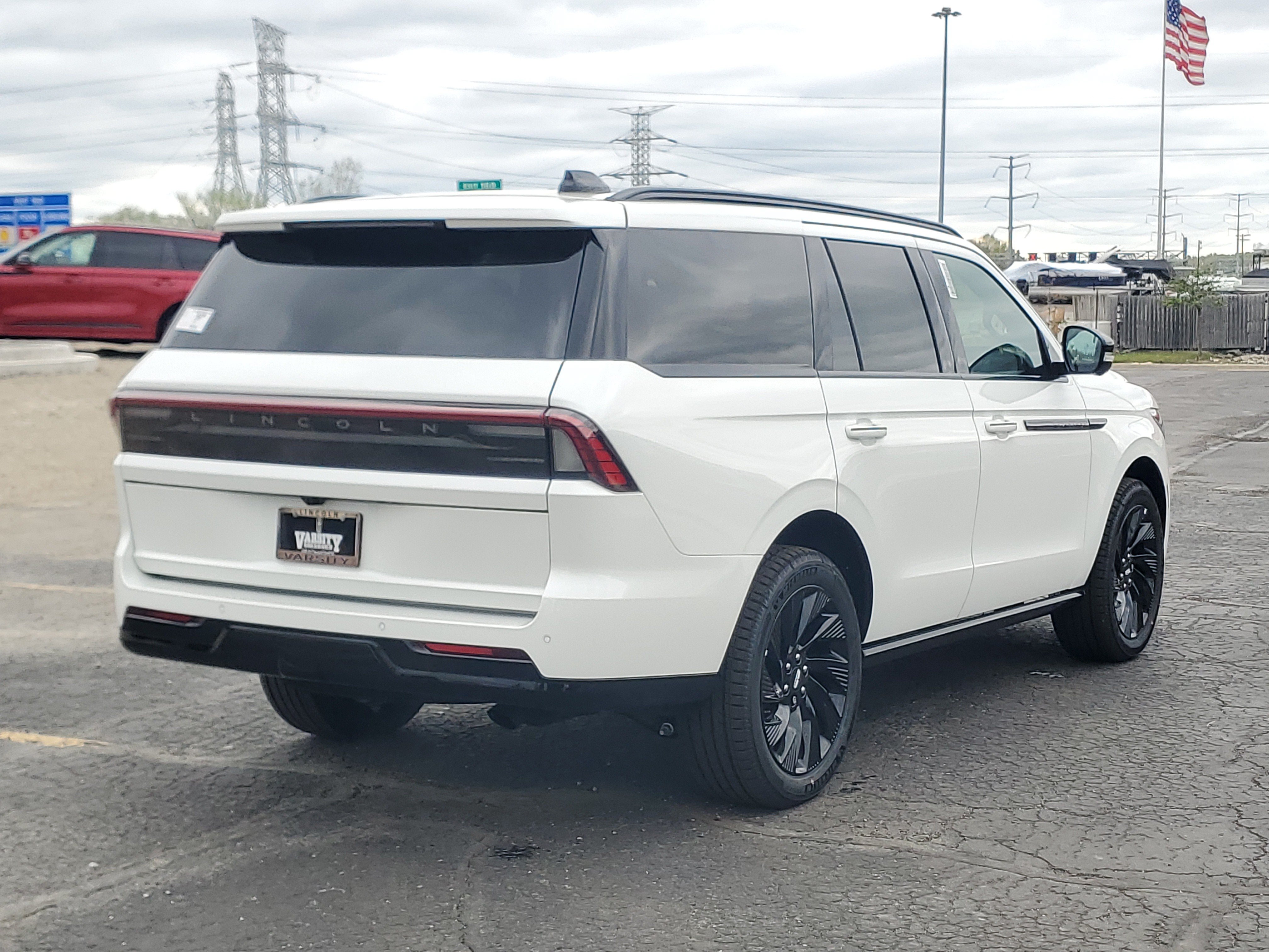 New 2026 Lincoln Navigator Reserve w/ Jet Appearance Package AWD/4WD image 4