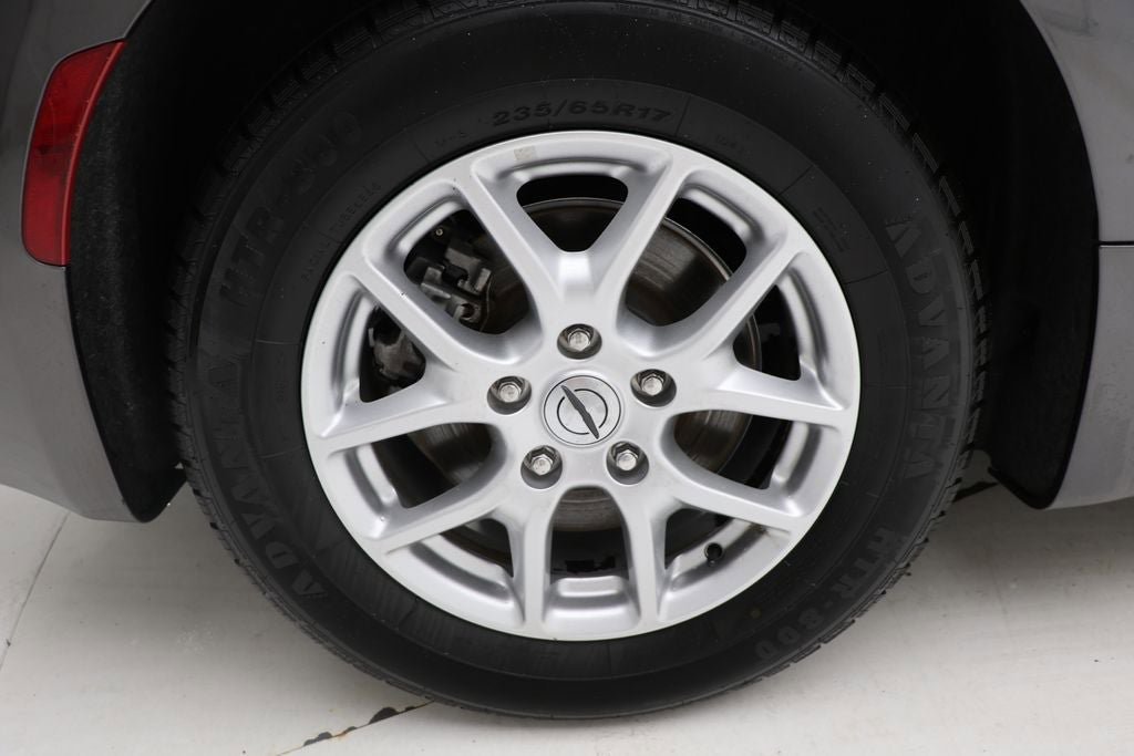 Used 2023 Chrysler Voyager LX image 9
