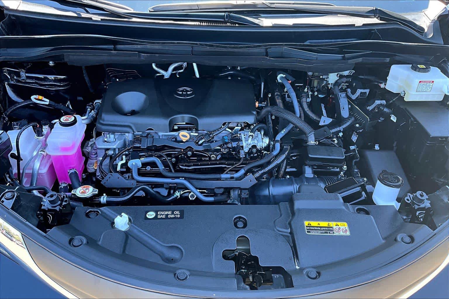 Certified 2025 Toyota Sienna LE FWD image 31