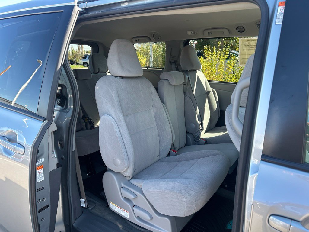 Used 2015 Toyota Sienna LE FWD image 16