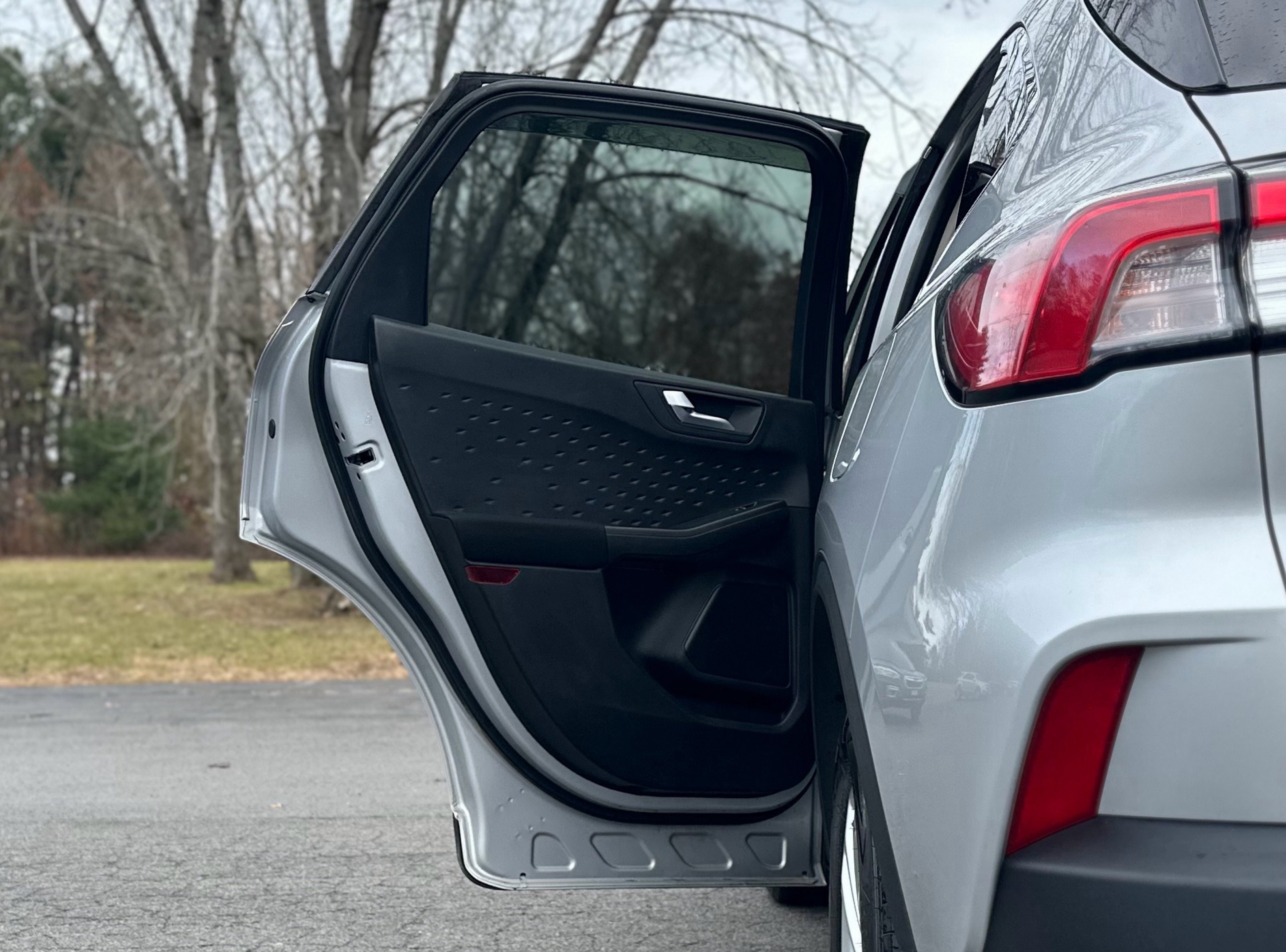 Used 2020 Ford Escape SE image 23