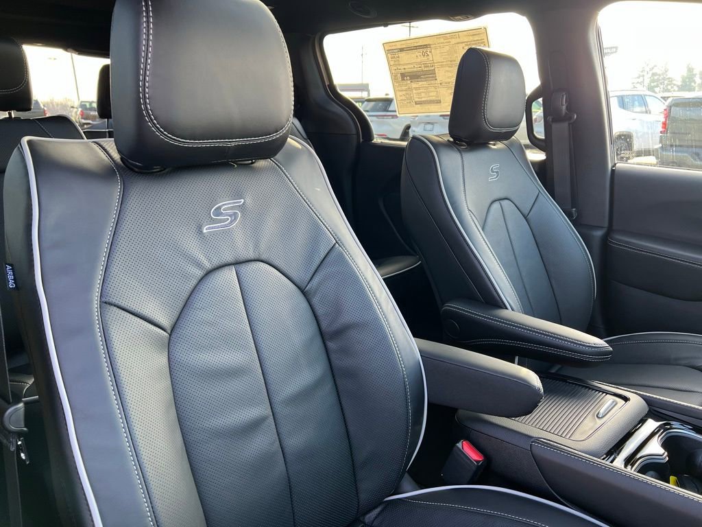 New 2026 Chrysler Pacifica Limited w/ S Appearance Package AWD/4WD image 15