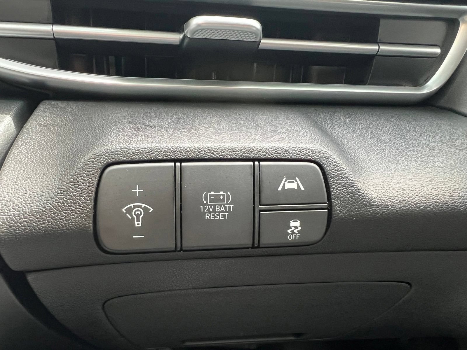 Used 2023 Hyundai Elantra Limited FWD image 32
