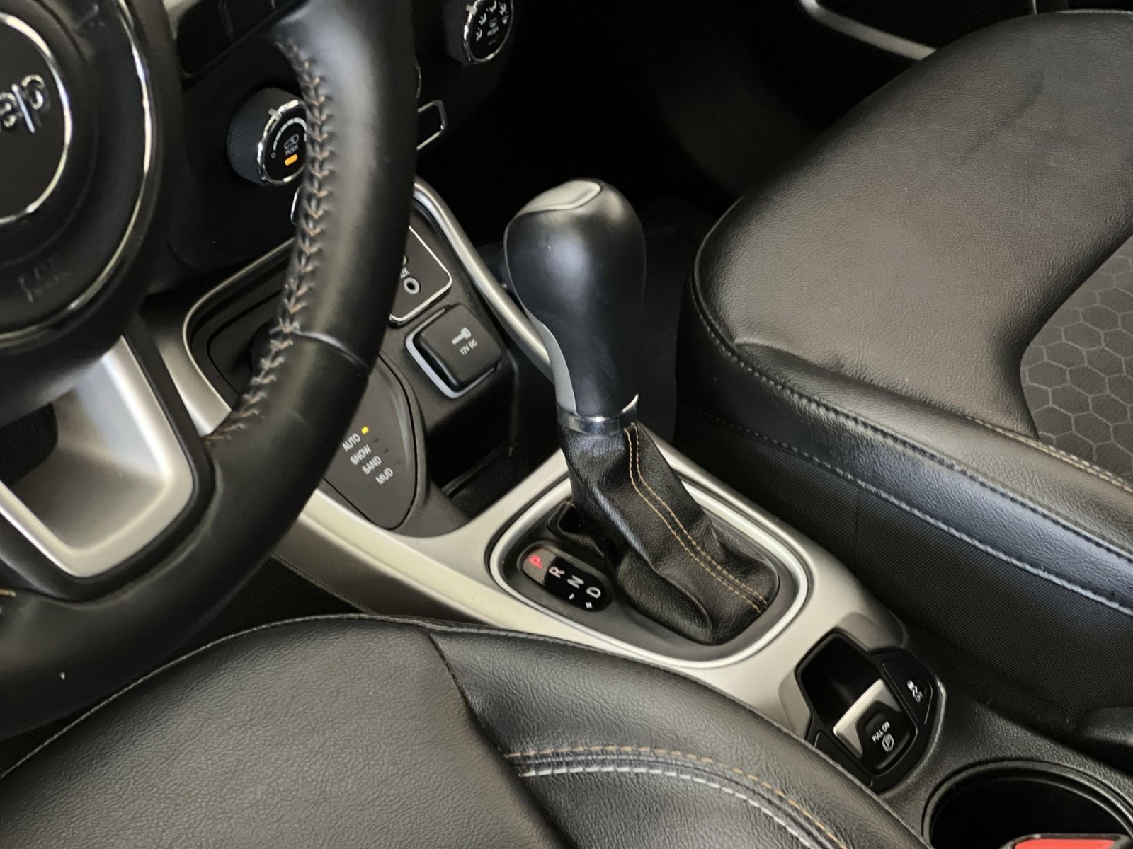 Used 2018 Jeep Compass Latitude AWD/4WD image 25