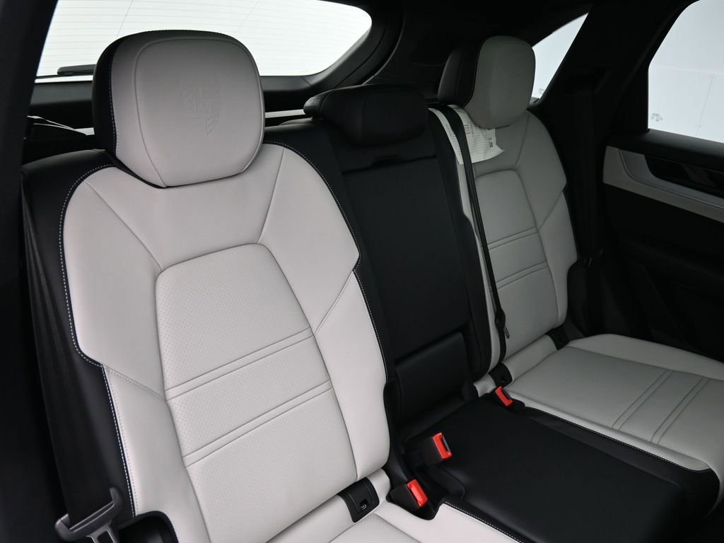 Certified 2025 Porsche Cayenne AWD/4WD image 12