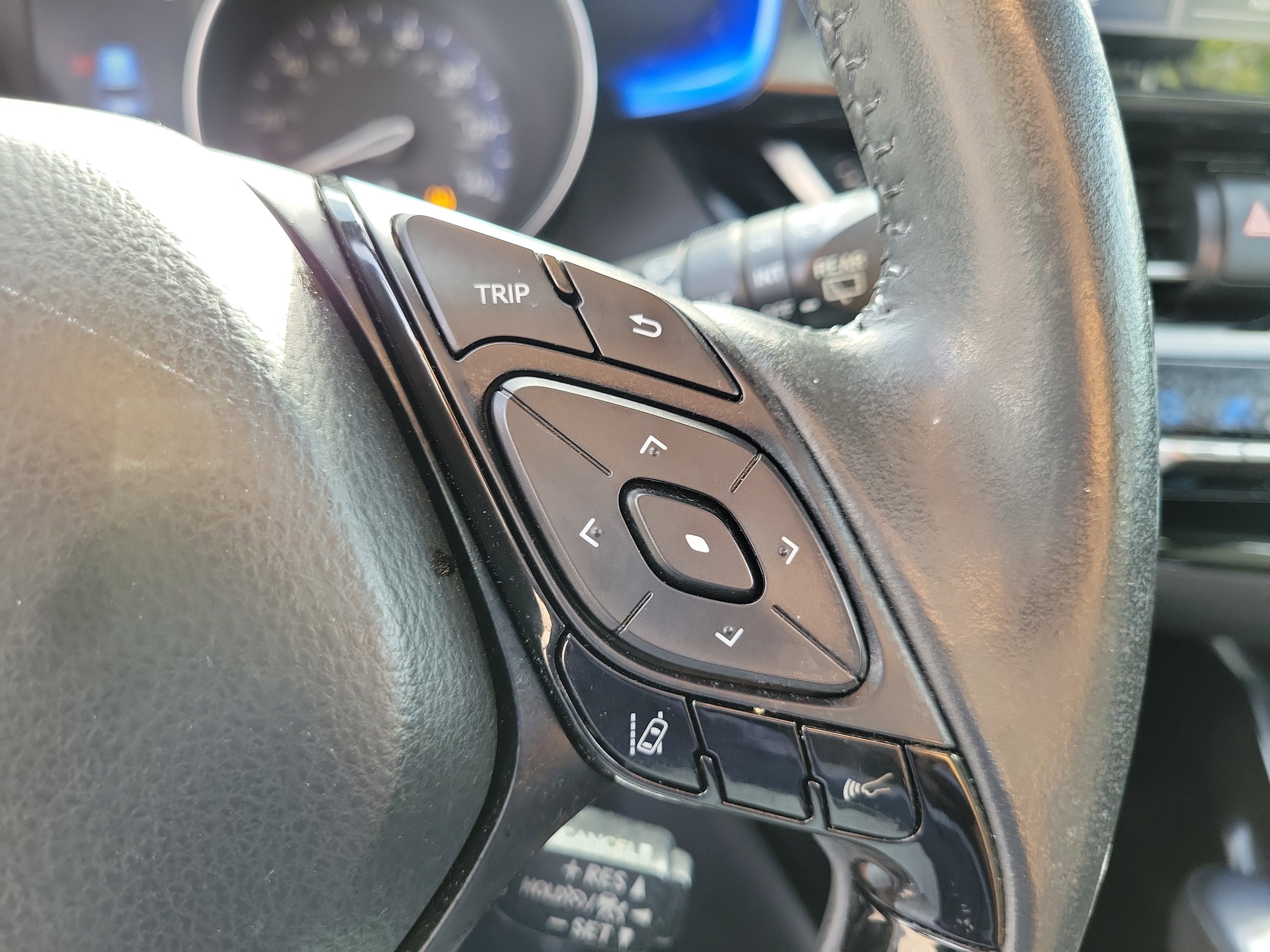 Used 2021 Toyota C-HR XLE FWD image 25