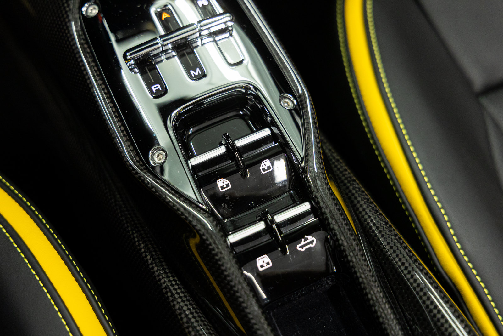 Used 2025 Ferrari SF90 Spider AWD/4WD image 98