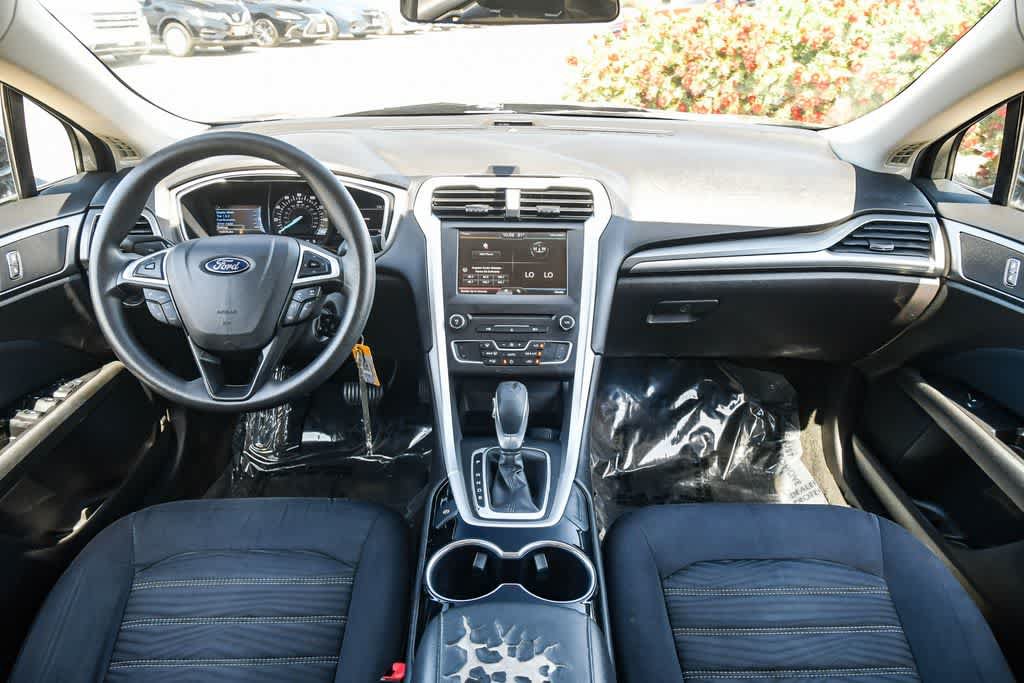 Used 2016 Ford Fusion SE FWD image 14