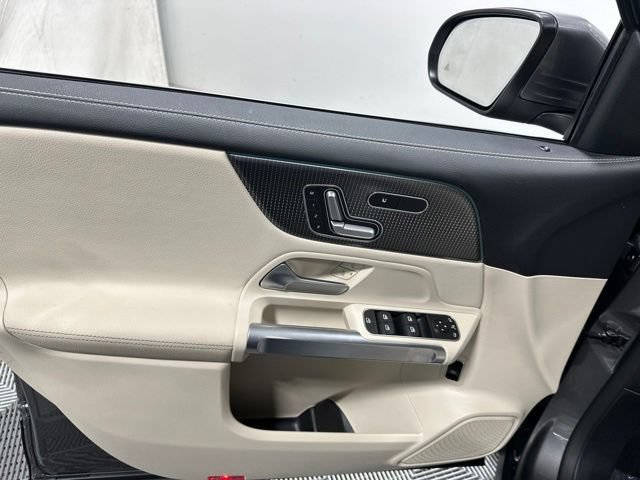 Used 2021 Mercedes-Benz GLB 250 4MATIC image 15