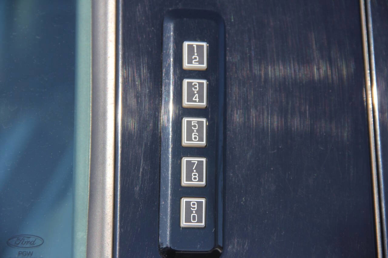 Used 2017 Ford F250 Lariat w/ Lariat Ultimate Package image 11