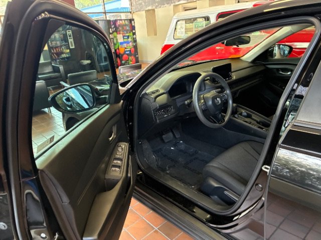 Used 2023 Honda Accord LX image 13