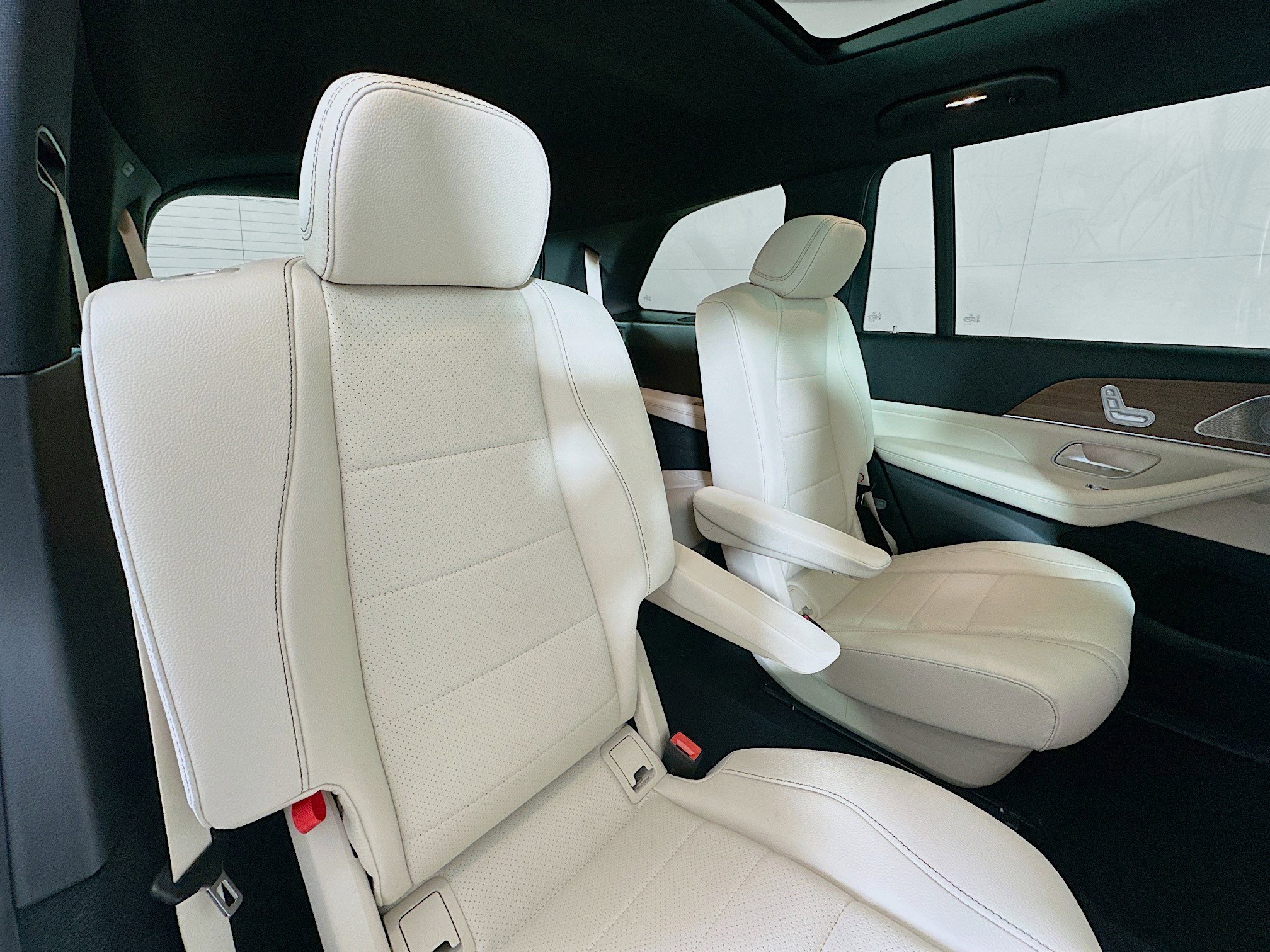 Certified 2025 Mercedes-Benz GLS 450 4MATIC image 30