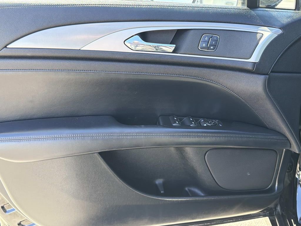 Used 2017 Lincoln MKZ Reserve image 19