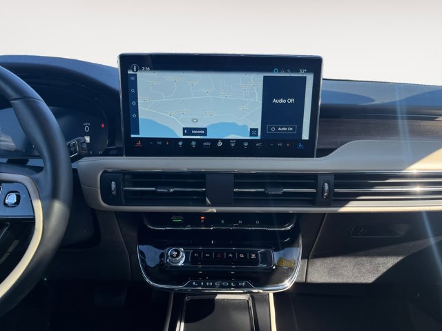 Used 2025 Lincoln Corsair Reserve image 14