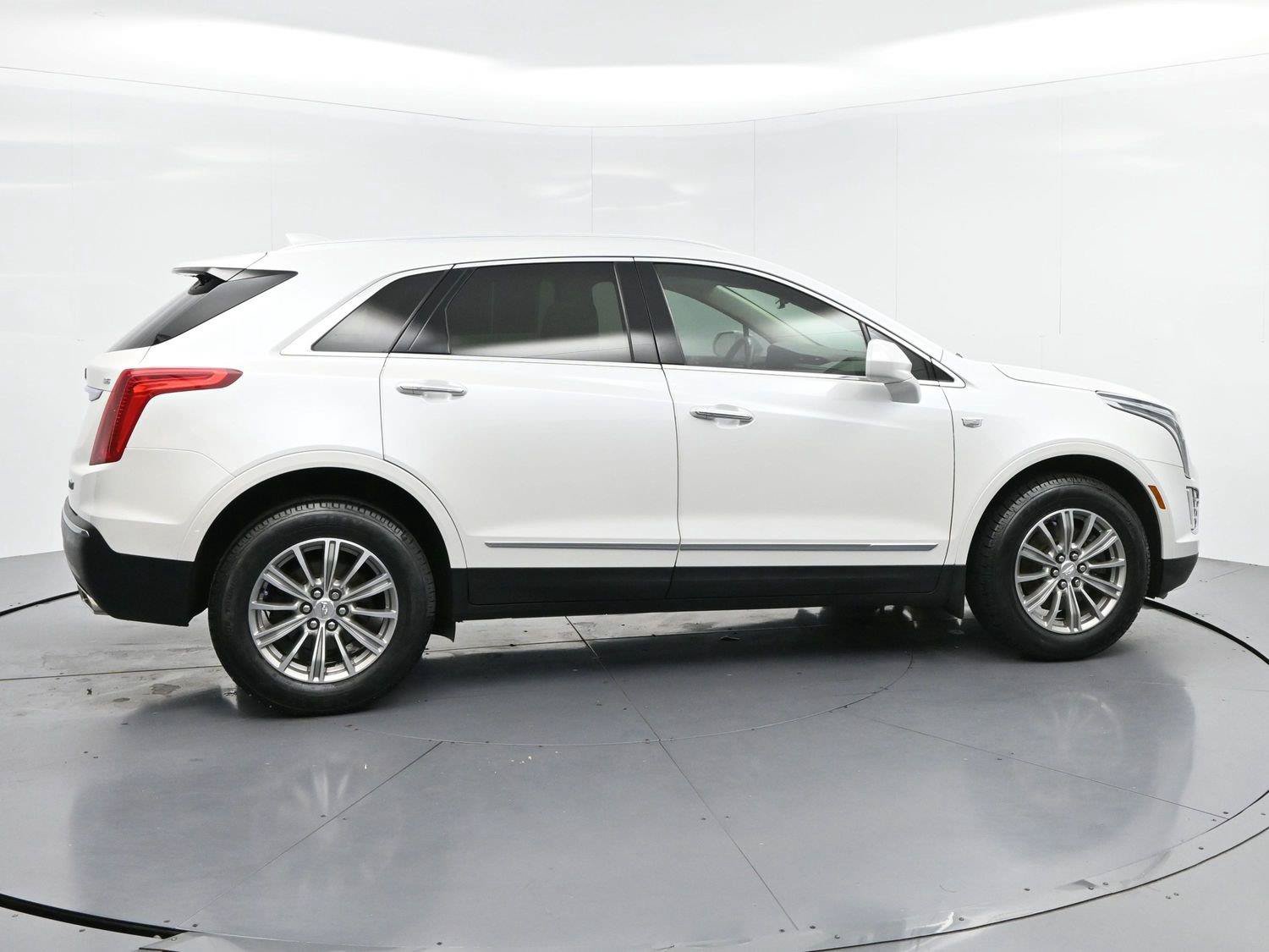 Used 2017 Cadillac XT5 Luxury w/ Driver Awareness Package FWD image 8
