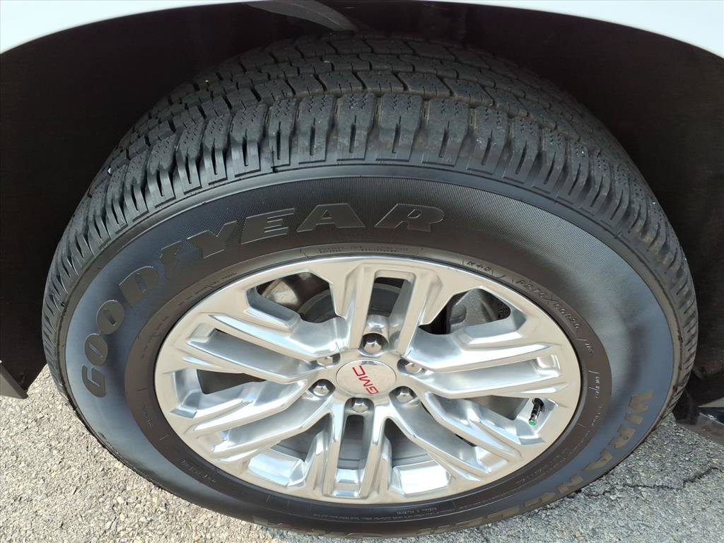Used 2024 GMC Yukon SLT AWD/4WD image 10