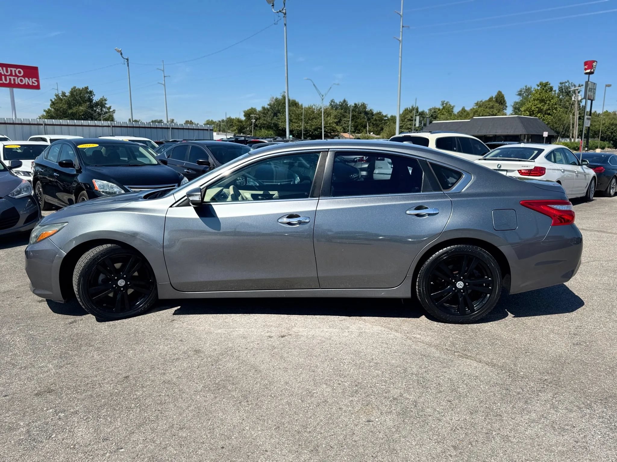 Used 2016 Nissan Altima 3.5 SL FWD image 6