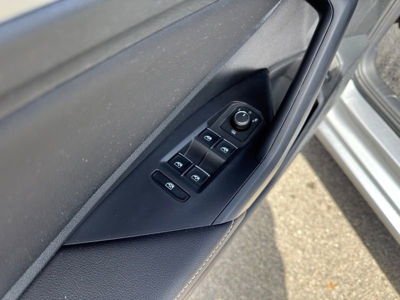 Used 2024 Volkswagen Jetta SE image 10