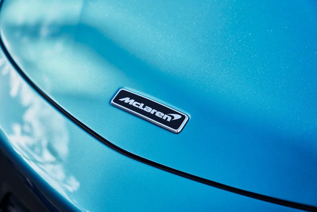 Used 2025 McLaren Artura Spider image 7