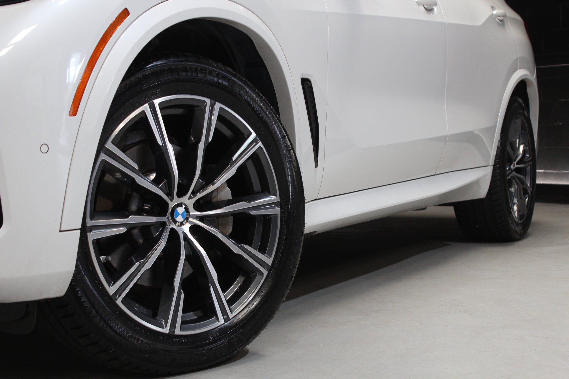 Used 2021 BMW X5 xDrive40i w/ M Sport Package AWD/4WD image 20