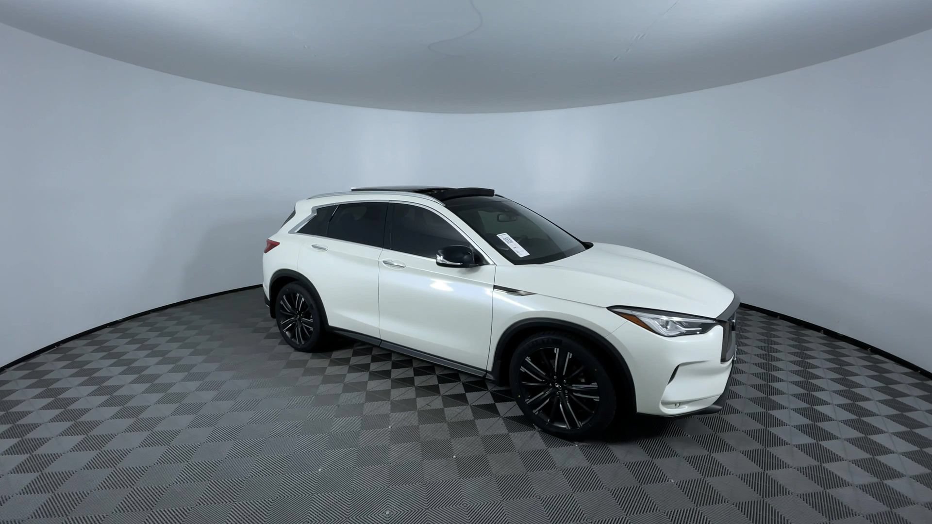 Used 2021 INFINITI QX50 Luxe w/ Appearance Package AWD/4WD image 2