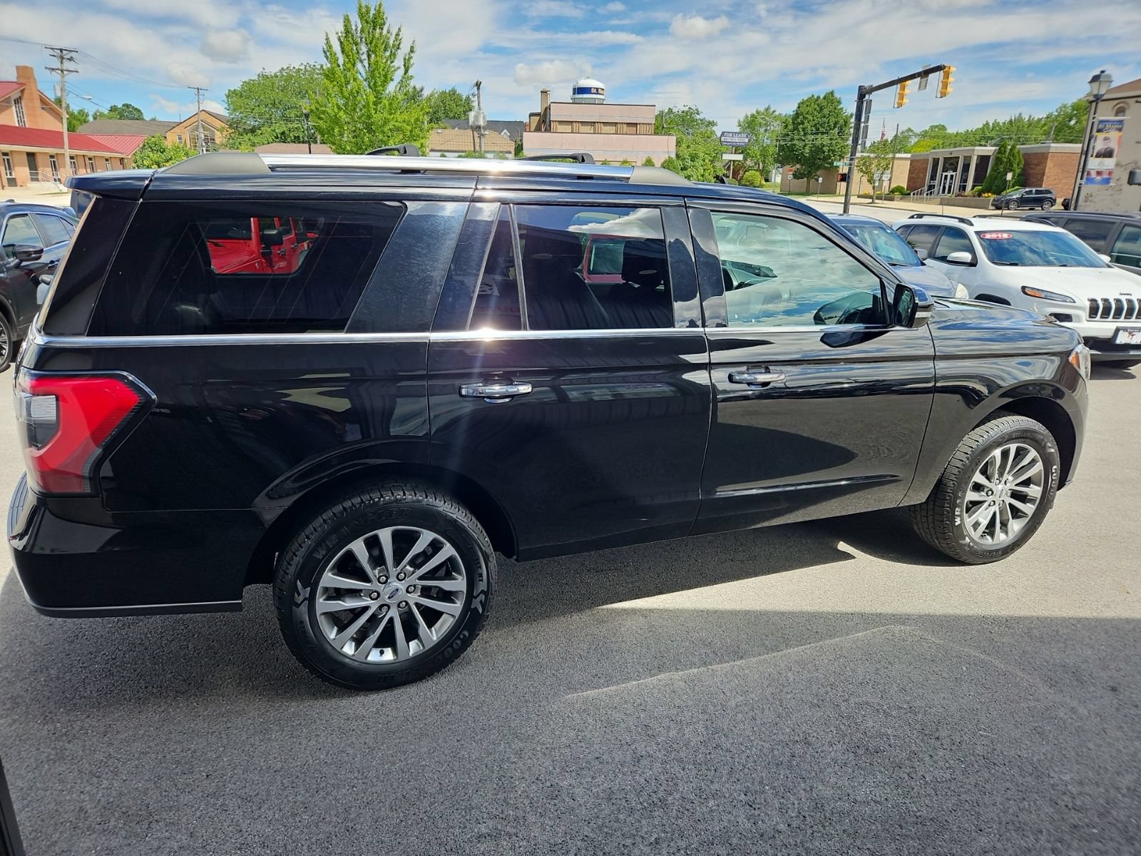 Used 2018 Ford Expedition Limited w/ Equipment Group 301A AWD/4WD image 7