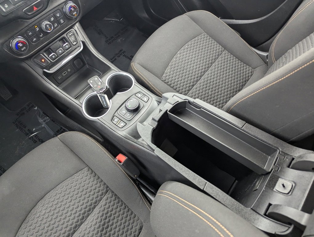 Used 2021 GMC Terrain SLE w/ Driver Convenience Package image 37