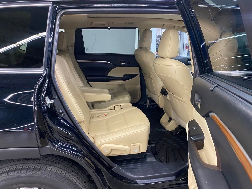 Used 2019 Toyota Highlander Limited Platinum image 12