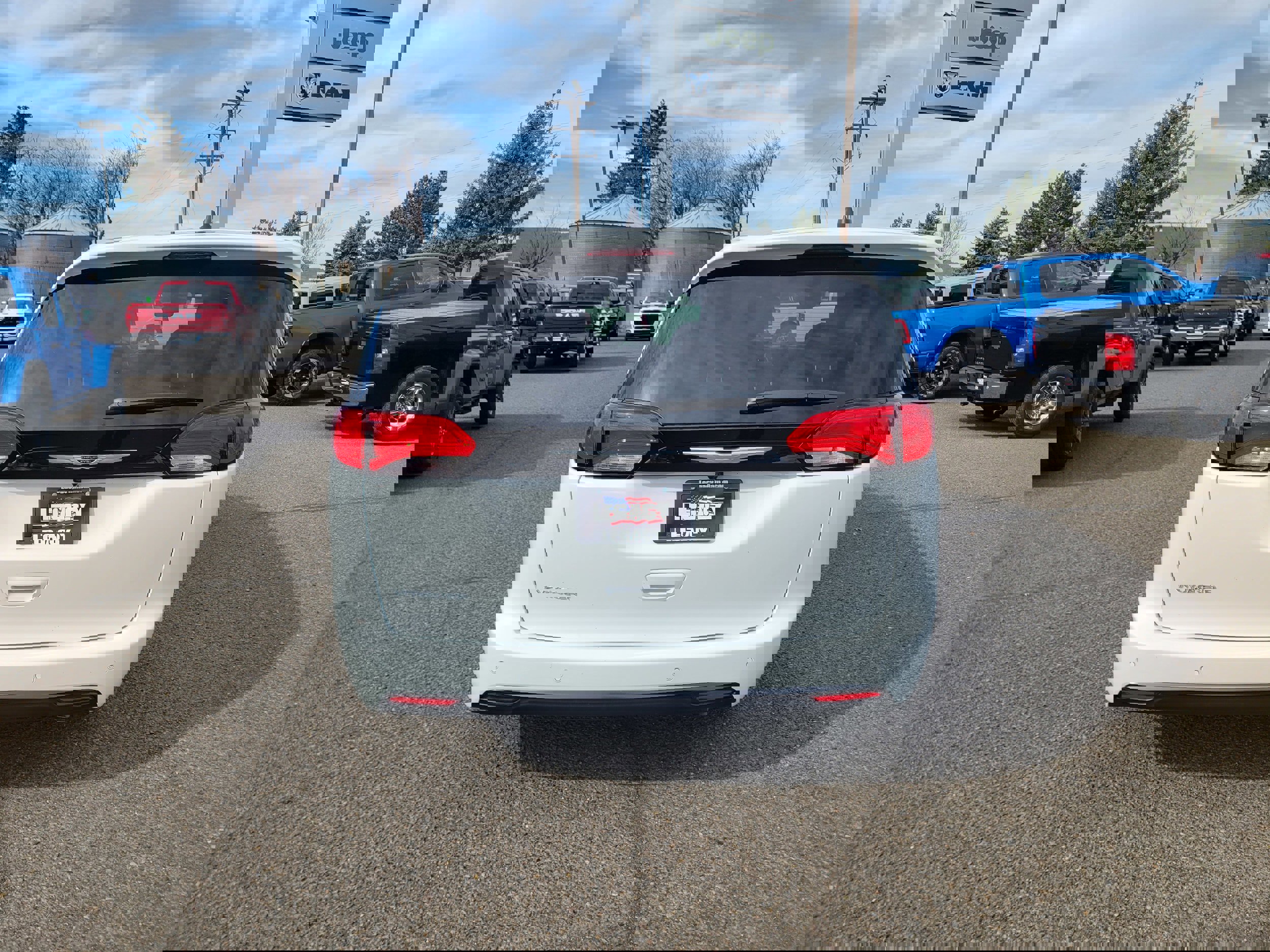 New 2026 Chrysler Voyager LX image 4