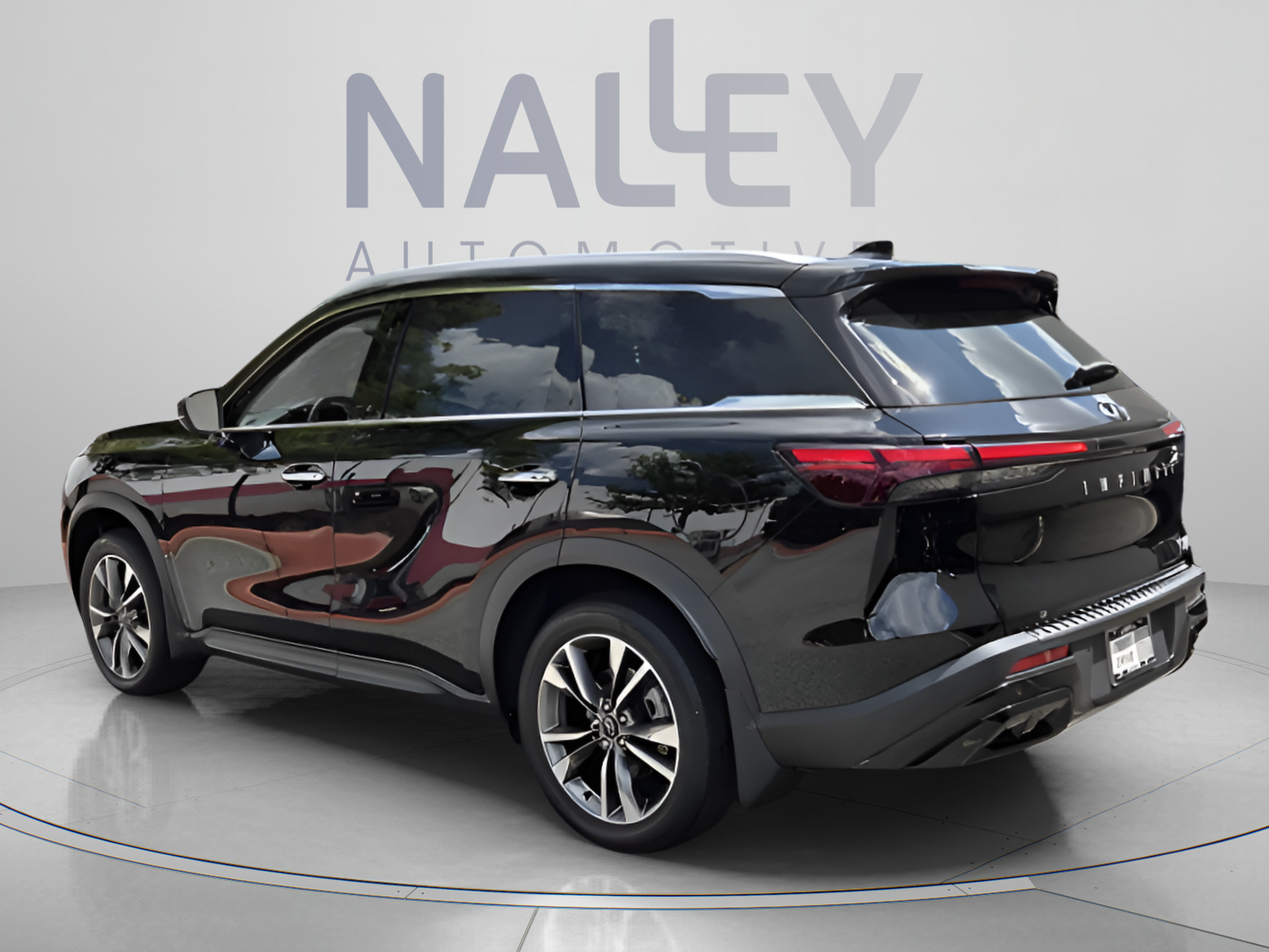 Used 2023 INFINITI QX60 Luxe w/ Cargo Package FWD image 3