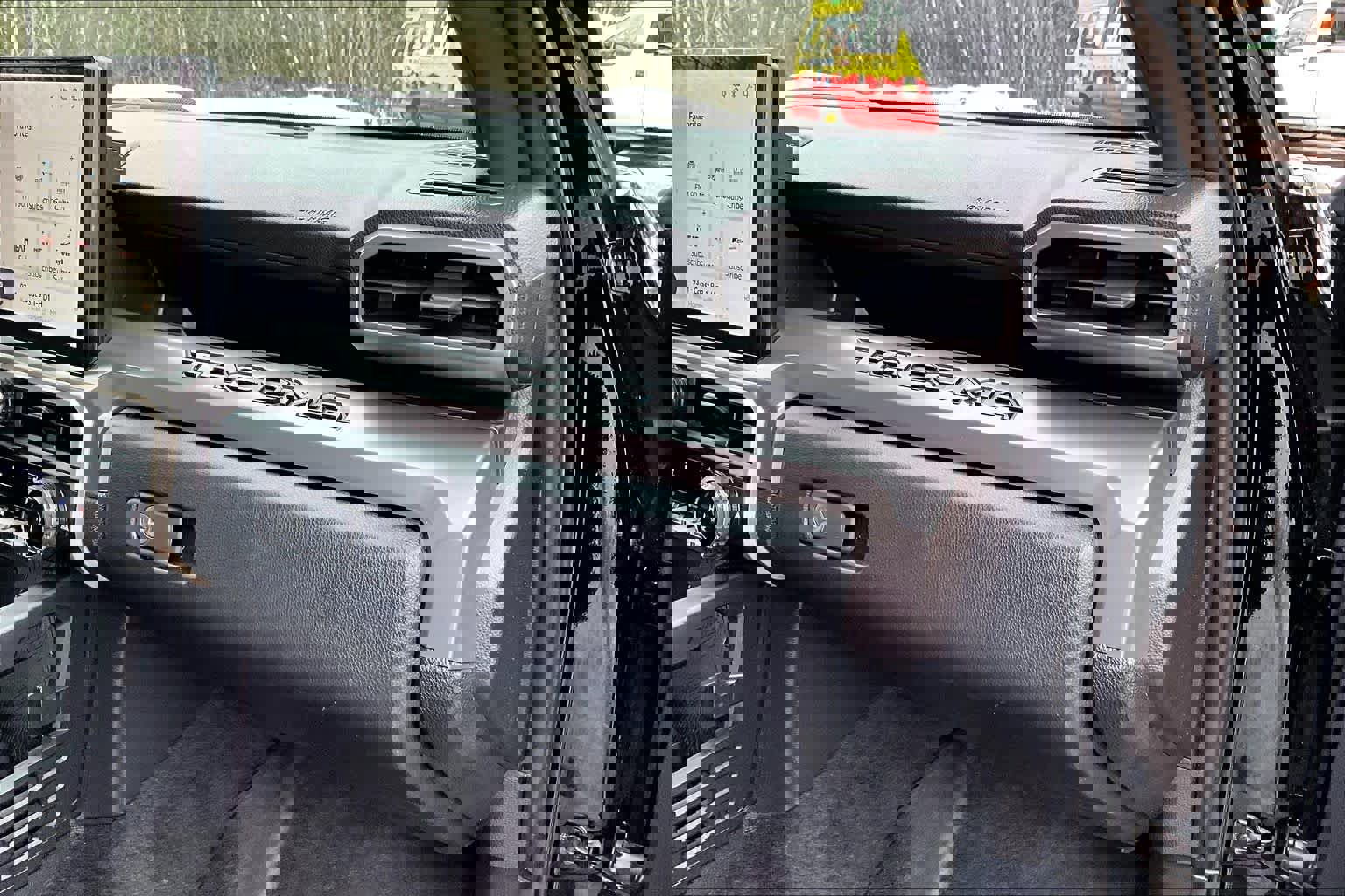 Used 2024 Toyota Tacoma TRD Off-Road w/ TRD Off Road Premium Package image 19