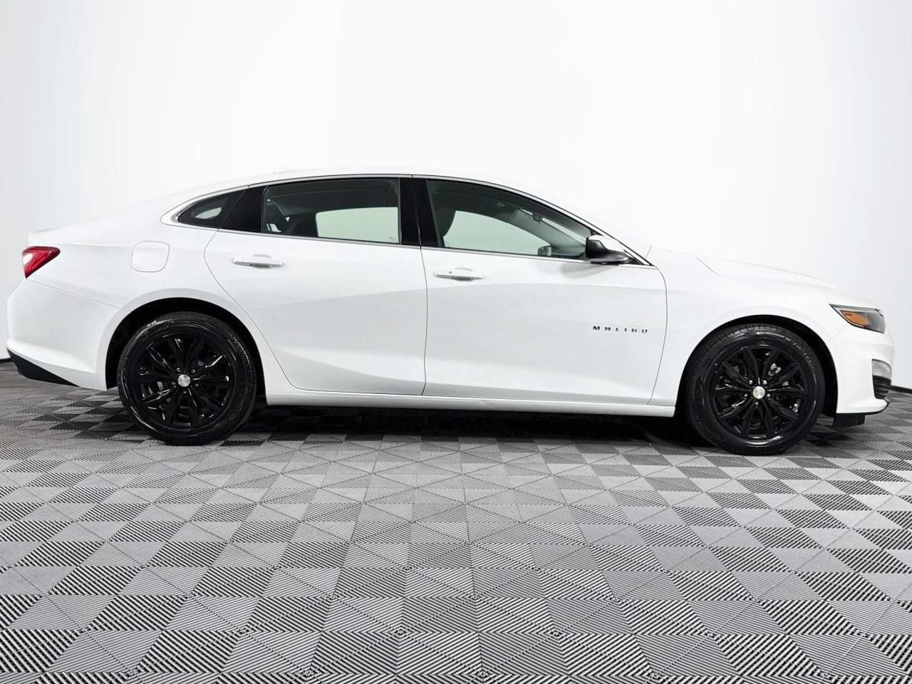 Used 2023 Chevrolet Malibu LT FWD image 27