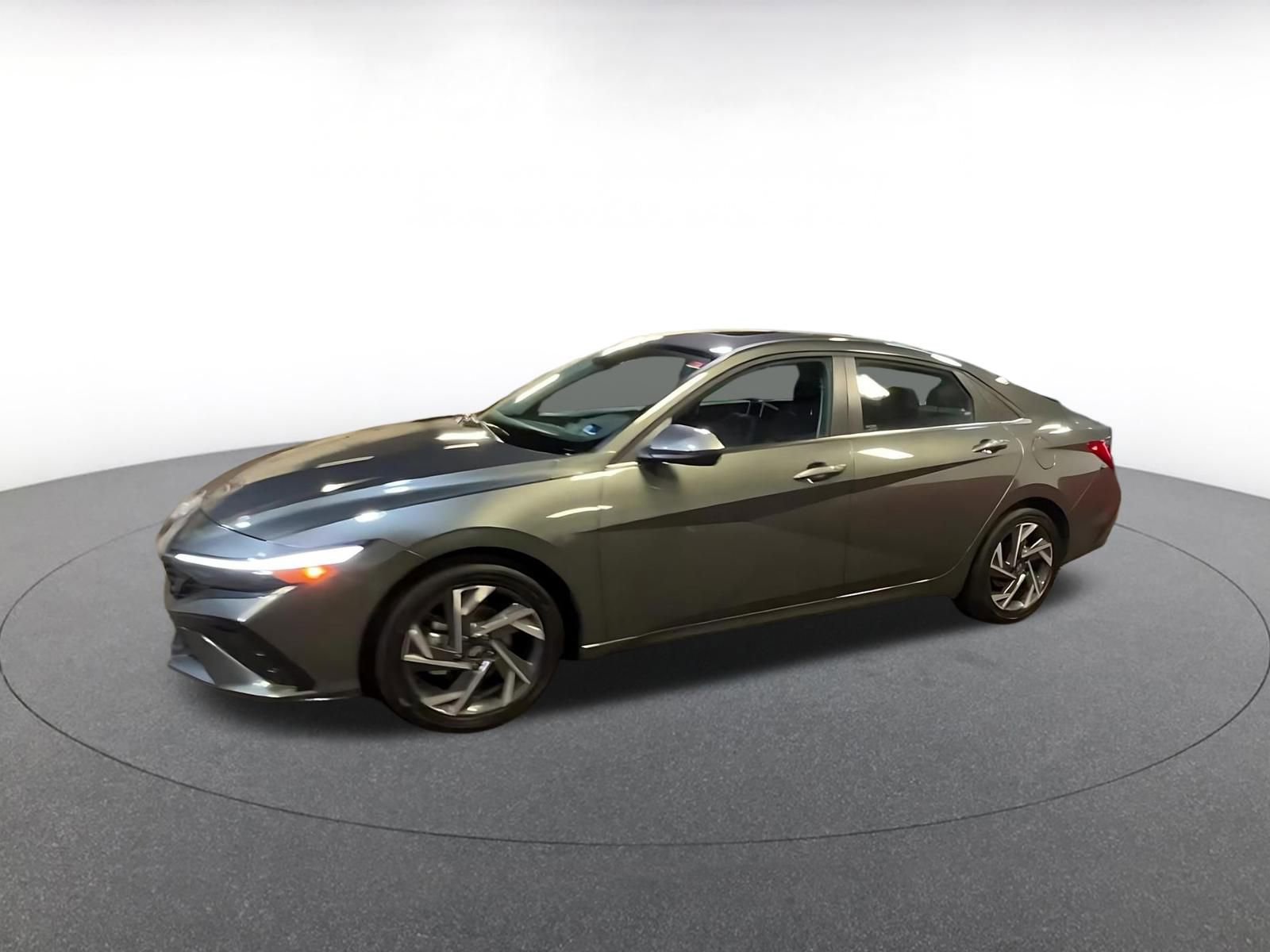 Used 2025 Hyundai Elantra SEL image 8