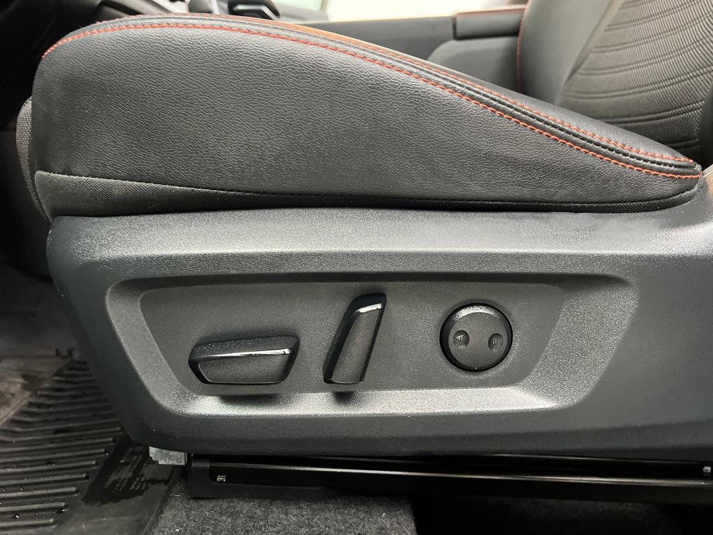 Used 2025 Nissan Rogue SV image 10
